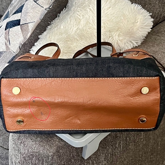 EUC Michael Kors Denim and leather shoulder bag!
Size- 14x11x6 - Picture 10 of 11